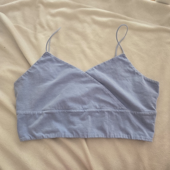 Crossover V-Neck Cropped Bungee Tank - Picture 5 of 9